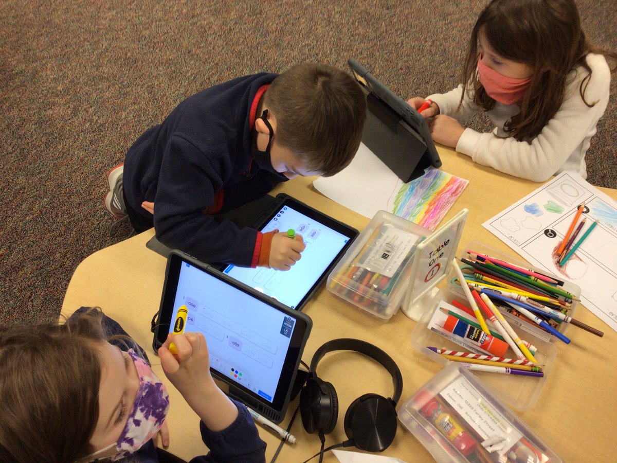 OHEAGreen's tweet photo. First graders loved using Nearpod today to learn about our phonics focus for this week, long o!  Thanks to @bv_burrow, we were already familiar with using this awesome app and were engaged as we were able to share our work with our peers throughout! @HawkTweets @nearpod https://t.co/B9yqq0pR51