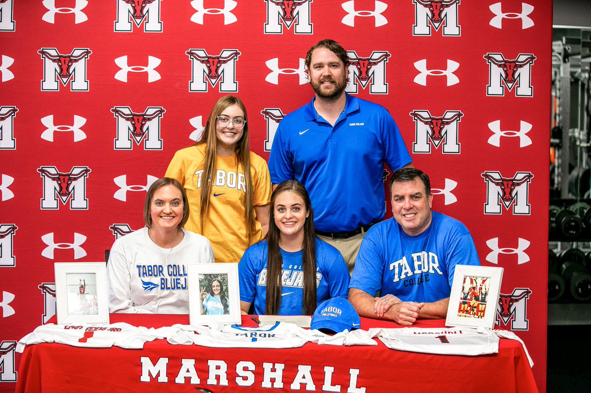 EmilyEllenburg2's tweet photo. Excited to say that Iβm officially a Tabor Bluejay!!!ππ https://t.co/uv6Z1U1awN