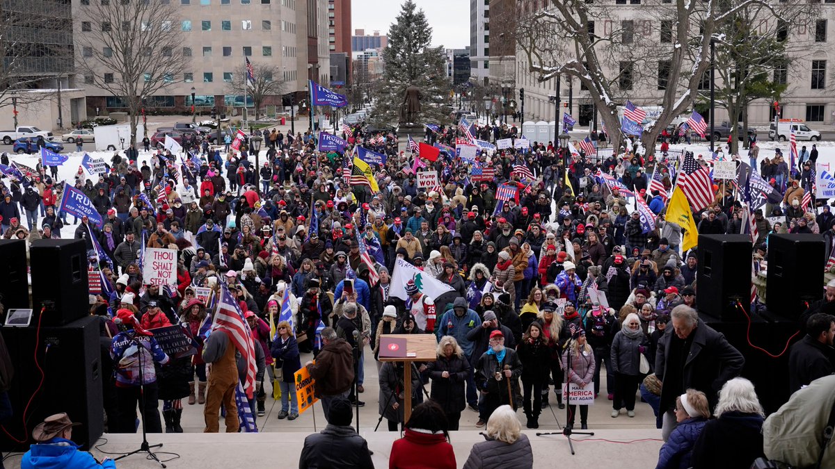 ajplus's tweet photo. The FBI has warned of possible armed protests at all 50 state capitols in the days ahead of Joe Biden’s inauguration on Jan. 20.

States are ramping up security:
◾️Michigan banned the open carry of firearms in the Capitol
◾️Washington state activated 750 National Guard members https://t.co/HedaIsTu1b