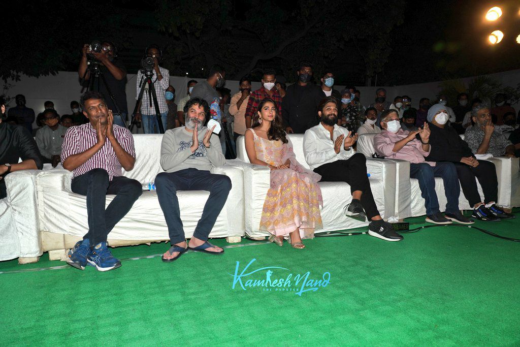 KalwaShashank's tweet photo. #1YearForNonBBIHAVPL #AVPLTrendDay #AVPLTrendToday #Pushpa #MovieOfTheYearAVPL #2020BoxOfficeWinnerAVPL #TrivikramSrinivas #Trivikram #SankranthiBlockbusterAVPL #AlluArjun #AVPLReunionBash
@alluarjun @hegdepooja @MusicThaman 

AVPL ANNIVERSARY CDP https://t.co/z6nlcVSW04