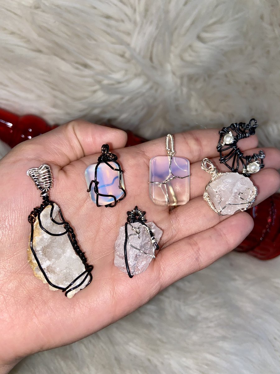 jennikagrigsby's tweet photo. Looking for something special to gift your special someone on Valentine’s Day? I got you 😍 nothing more special than handmade crystal jewelry ✨🥺
Did I mention US gets free shipping on all of these?! 👀👀
https://t.co/rp5NeMAHfF https://t.co/IIXsqlEKY4