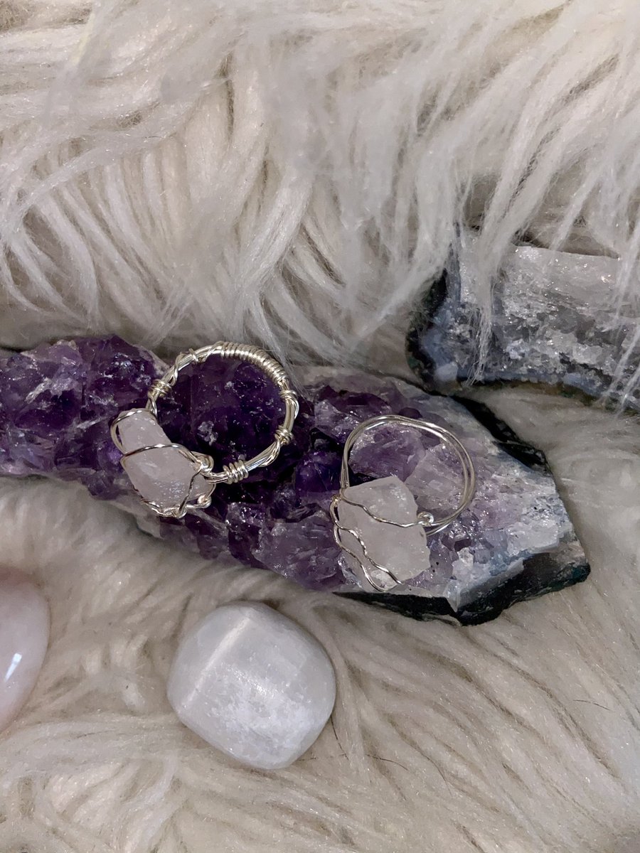 jennikagrigsby's tweet photo. Looking for something special to gift your special someone on Valentine’s Day? I got you 😍 nothing more special than handmade crystal jewelry ✨🥺
Did I mention US gets free shipping on all of these?! 👀👀
https://t.co/rp5NeMAHfF https://t.co/IIXsqlEKY4