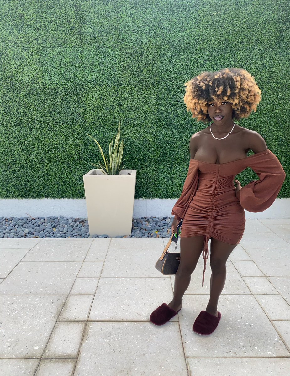 lazelledoll's tweet photo. Miami https://t.co/JI5wskYPEv