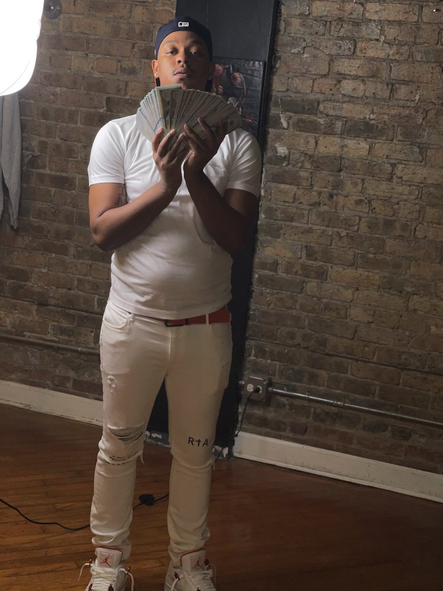 Richway_Dmoney's tweet photo. Sauce Bitch I’m Big Boss #LLLM🕊 #LLLF🕊 #LLLG🕊 https://t.co/F7Up2xXW3x