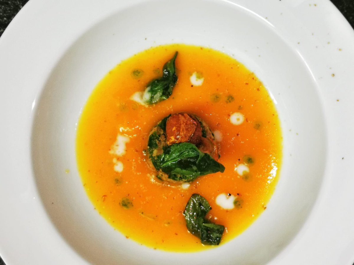 GeorgiValchev8's tweet photo. pumpkin soup and homemade country bread #chefgeorgvalchev https://t.co/cgSb7FgWFk