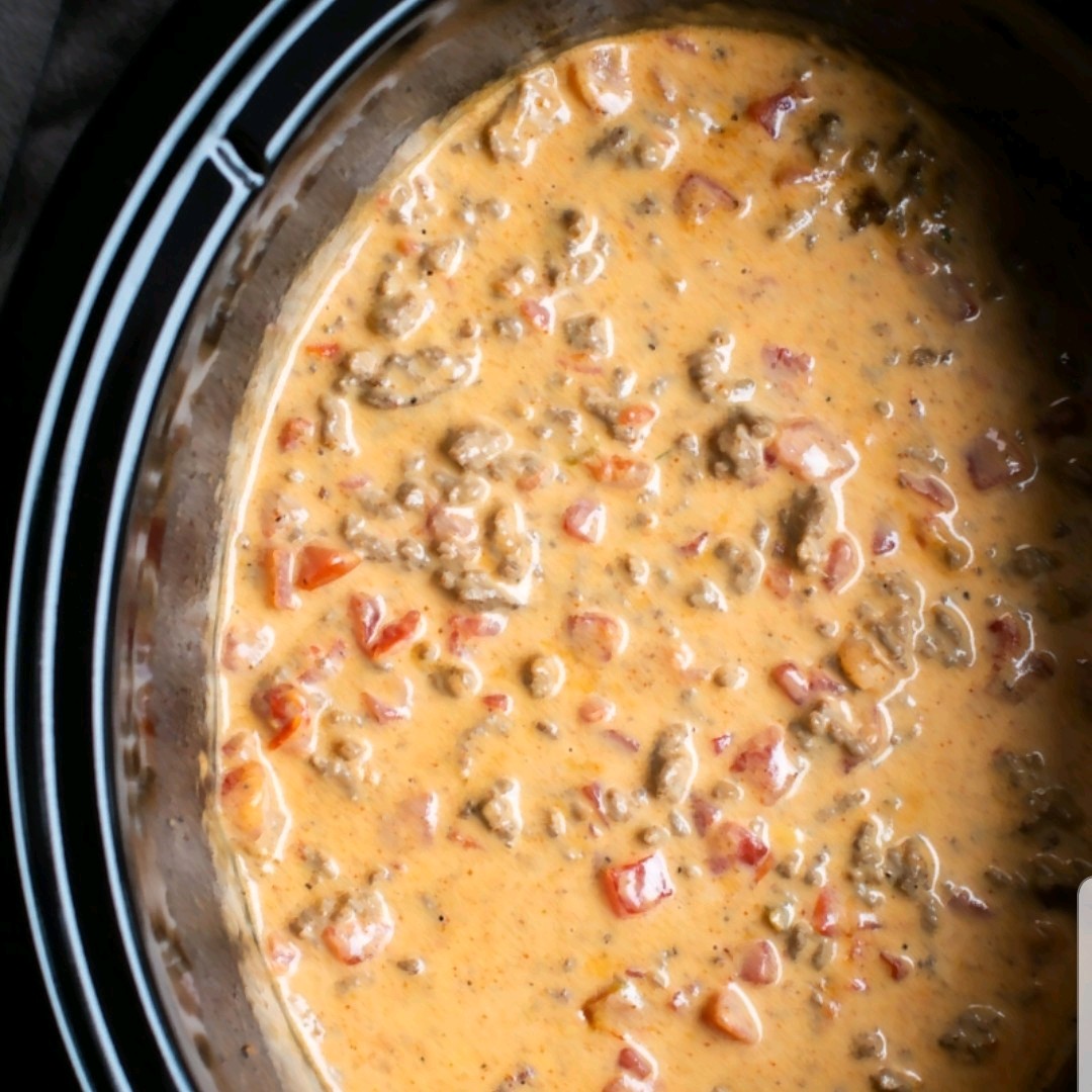 bksalinas's tweet photo. #contest #complimentary #EasyCheesyVelveeta @EatLiquidGold @Influenster 
Delicious queso and chips. https://t.co/2GLDUO0YlD