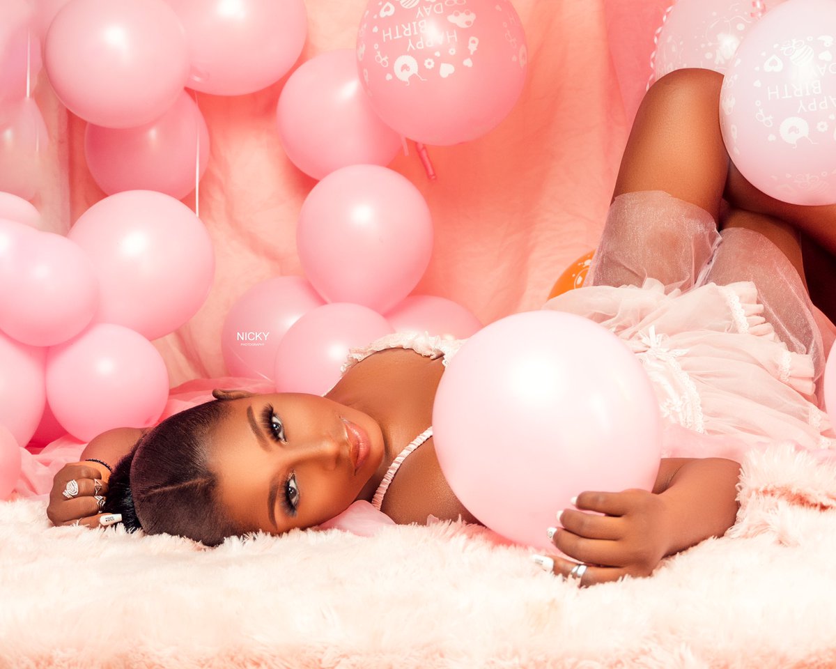 dawn__T's tweet photo. 10/01/2021  

Happy belated birthday to me 
#birthdaygirl #BirthdayWishes #melanin #blackbarbie #barbie https://t.co/mPtLCjVNmE