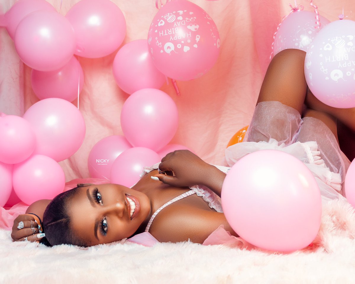 dawn__T's tweet photo. 10/01/2021  

Happy belated birthday to me 
#birthdaygirl #BirthdayWishes #melanin #blackbarbie #barbie https://t.co/mPtLCjVNmE