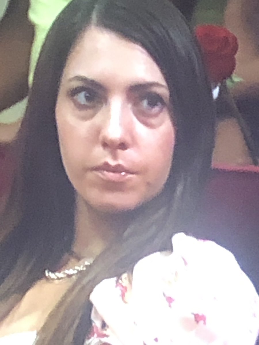 littlesadho's tweet photo. I normally don’t care about anyone’s skincare routine but I need to know what Victoria does so I don’t do that #TheBachelor https://t.co/jcY6T6ZWkj