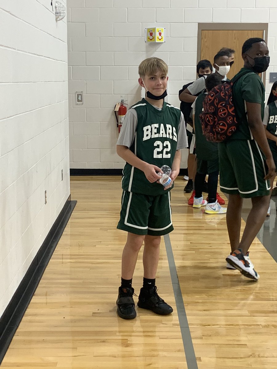 BrandiRackley22's tweet photo. Great win tonight for our Berry Bears 🐻 https://t.co/N54Am4Evrn