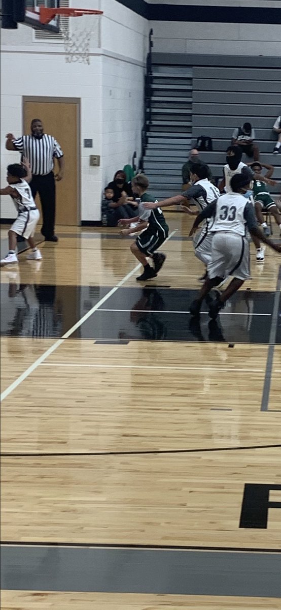 BrandiRackley22's tweet photo. Great win tonight for our Berry Bears 🐻 https://t.co/N54Am4Evrn