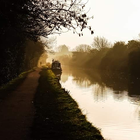 Sunrise across the Grand Union Canal <a href="/CanalRiverTrust/">Canal & River Trust</a> <a href="/CRTNorthWest/">Canal & River Trust North West</a> <a href="/CRTBoating/">Canal & River Trust Boating</a>