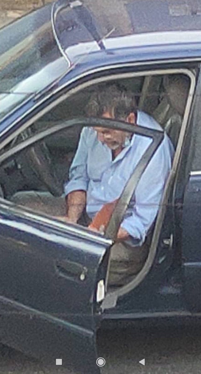 Sissischnell's tweet photo. 👇👇👇👇👇 Este hombre es una amenaza de Invasión de Apartamentos en la zona de las Acacias, vecinos reportan a este hombre tomando fotos de los vehículos y de los Edificios en la fachada principal...😳😳😳 https://t.co/S7UsuNsnkb