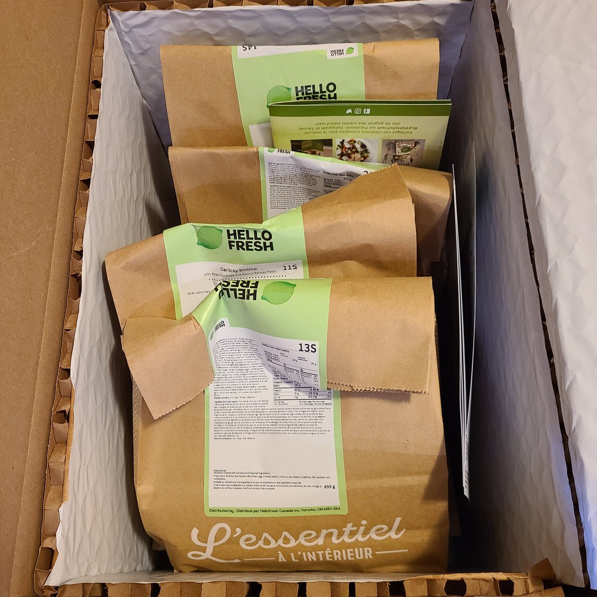 CaptArash's tweet image. First time trying #HelloFresh
The package arrived in the morning as scheduled.
Will let you know about my experience and thoughts soon.
#food #prepackaged