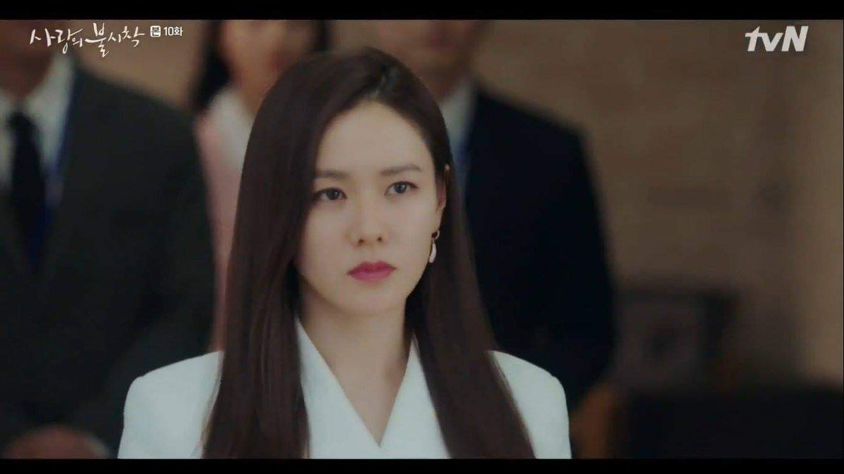 STRONG FEMALE LEADS! Se Ri and Seo Dan are so strong and they are not afraid of saying their feelings and thoughts, being right or wrong. But being strong doesn't mean that they don't have their vulnerable moments. #CrashLandingOnYou  #SonYeJin  #SeoJiHye