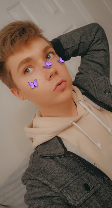 OH FUCK ARE THOSE BANGS https://t.co/VwH3kvsHos