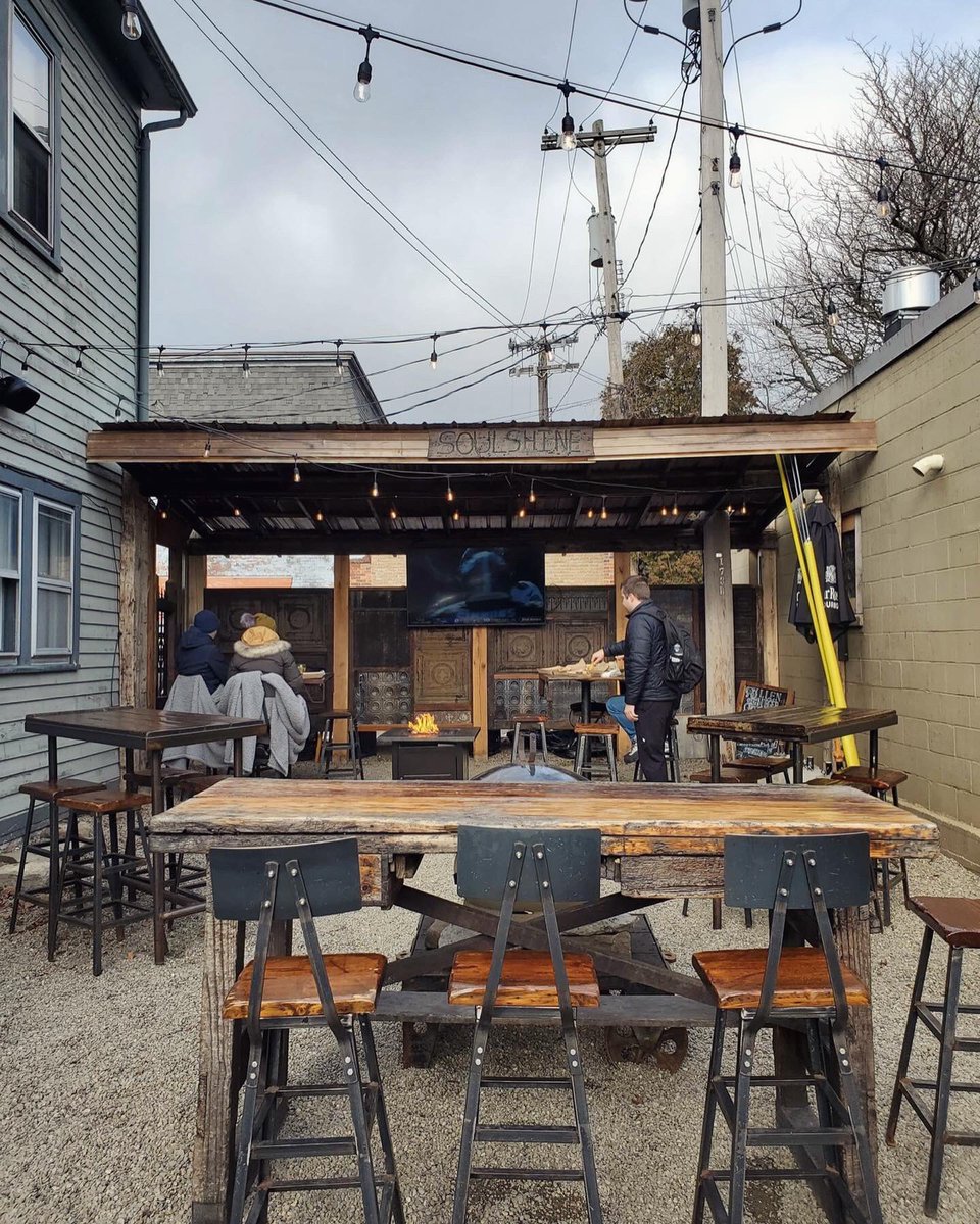 StepOutBFLO's tweet photo. 😋 RESTAURANT SPOTLIGHT: Allen Burger Venture

Allen Burger Venture makes homemade burgers w/ dry-aged, grass fed organic beef (or alternatives). Bonus: their outdoor patio has fire pits 🔥

✨ SOB recommends: The Six, The Eleven, The Tuna, truffle fries, tots

📍 175 Allen St https://t.co/ENIt9f5VK2