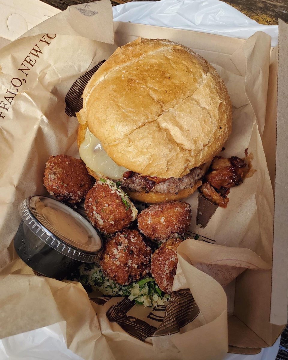 StepOutBFLO's tweet photo. 😋 RESTAURANT SPOTLIGHT: Allen Burger Venture

Allen Burger Venture makes homemade burgers w/ dry-aged, grass fed organic beef (or alternatives). Bonus: their outdoor patio has fire pits 🔥

✨ SOB recommends: The Six, The Eleven, The Tuna, truffle fries, tots

📍 175 Allen St https://t.co/ENIt9f5VK2