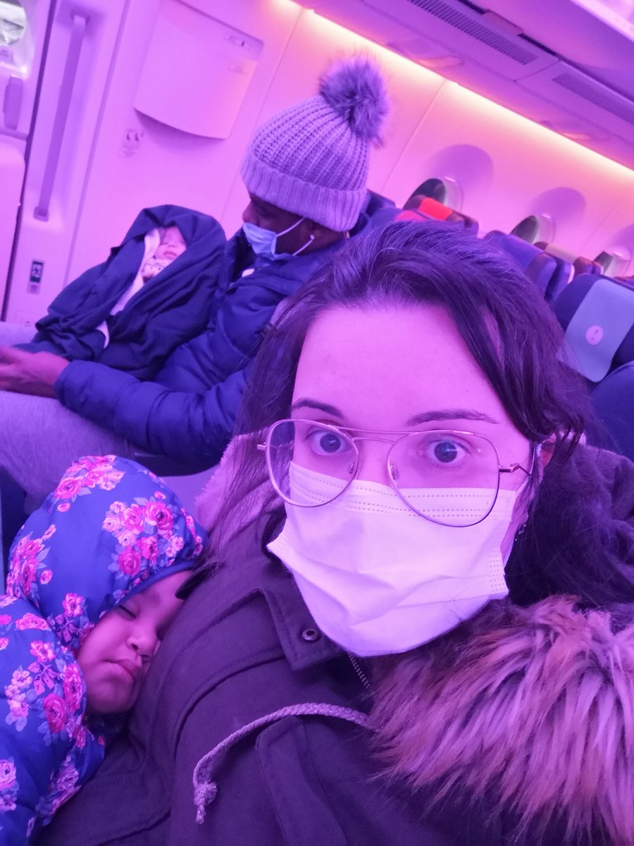 MoniNeni's tweet photo. Que @aena este venga publicar q están saliendo vuelos y restableciendo el servicio aéreo, cuando llevamos 4hrs subidos en un avión q sale con 2 días de retraso y que ahora nos desembarcan... https://t.co/oUw7VrZWDg