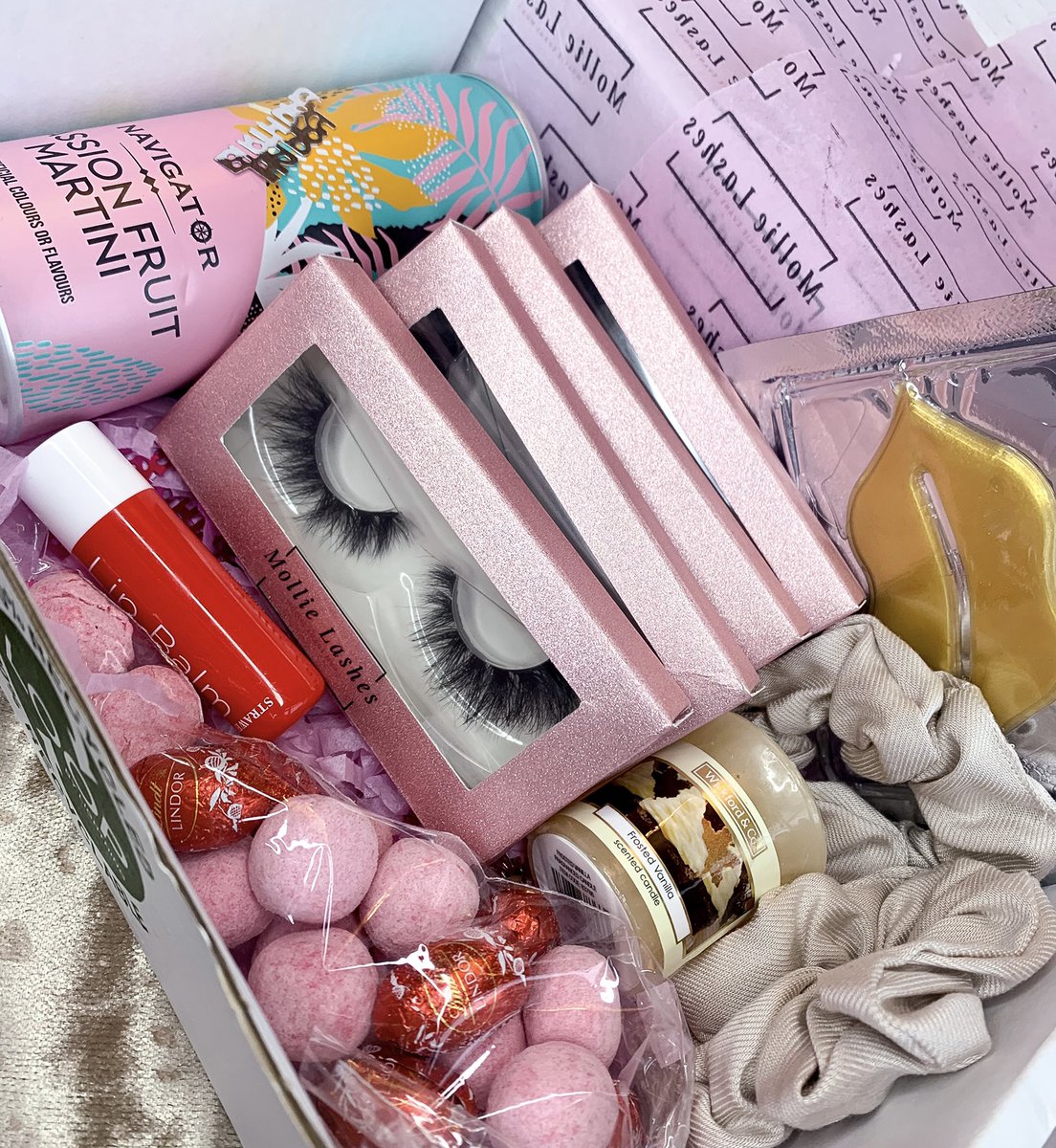 mollie_evs's tweet photo. I’ve made an Etsy for my lashes!! It would be great if everyone could RT 🥺🖤 

https://t.co/0V4QpH84GF https://t.co/A0WQm2qIwW