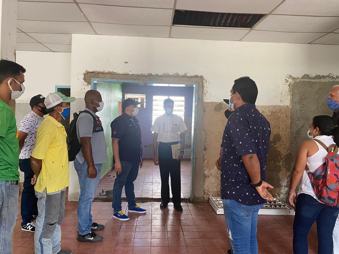 RomeroFelixE's tweet photo. #11Ene |Acompañado de nuestro Párroco Municipal y parte del equipo de la @AlcaldiaSSebR y el @Hspital_SS, recorrimos las instalaciones de lo que será la Nueva Emergencia de dicha Institución de Salud, con el fin de evaluar los avances de tan importante obra para nuestro Pueblo. https://t.co/jUum5Zs1oH