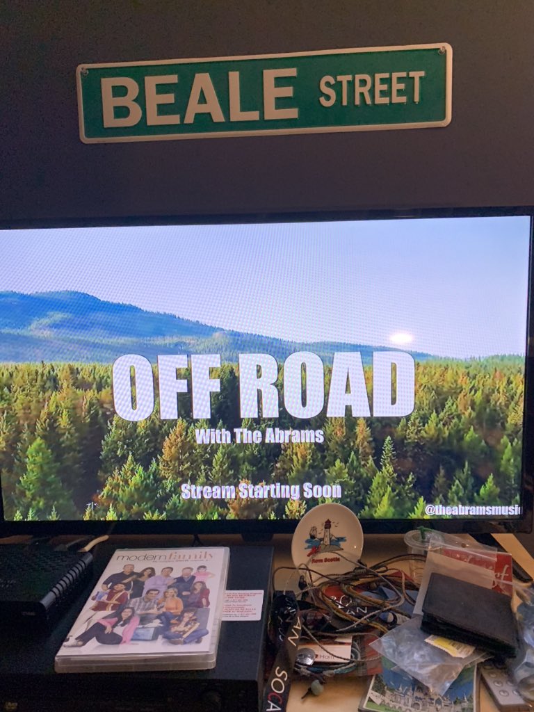 team_abrams's tweet photo. Off road with The Abrams live now!! https://t.co/eMD3aHQHH1 https://t.co/vXOWFU8Rmk