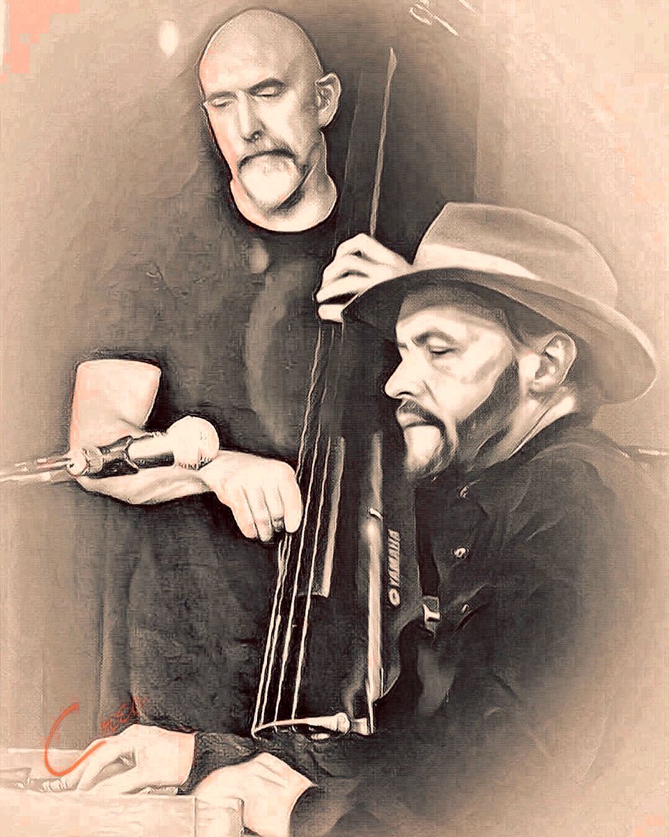 chrishollands's tweet photo. Wishing many happy returns today to the mighty #daveswift whom I’ve had the pleasure of standing next to on stage with @JoolsBand for the past 20 or so years!
Unfortunately we have not been able to do that for a while..but hoping to touch ‘bass’ again before too long
🎂🎸 https://t.co/aqy1SfRnze