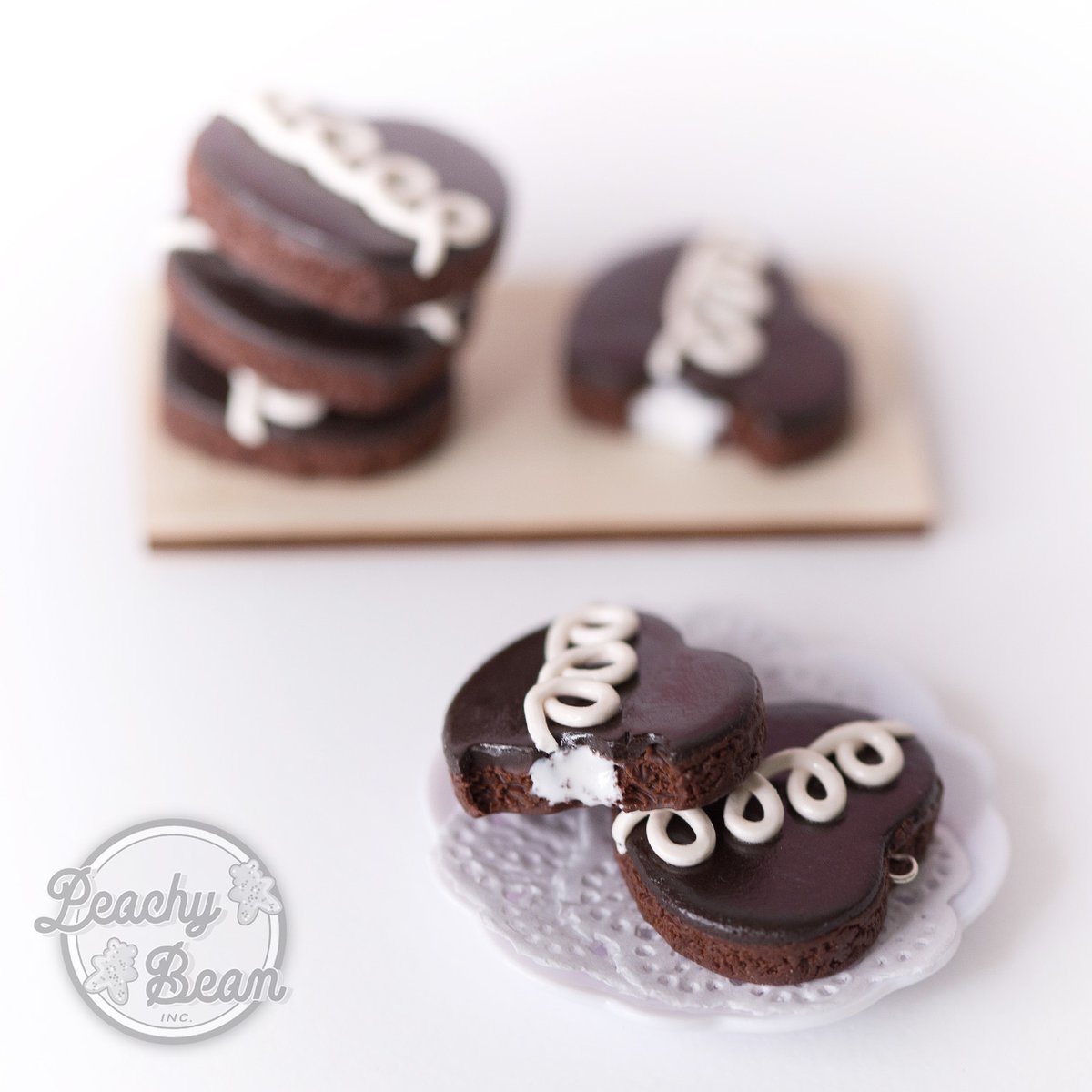 PeachyBeanInc's tweet photo. Sometimes I have just as much fun experimenting with product photos as I do making the earrings. These chocolate heart cupcake earrings were a prime example. We are pre-releasing 2 pairs of these earrings tonight. https://t.co/hz4pd3v7h1
#foodjewelry #miniaturefoodart #mommabean https://t.co/UVJvatSqxc