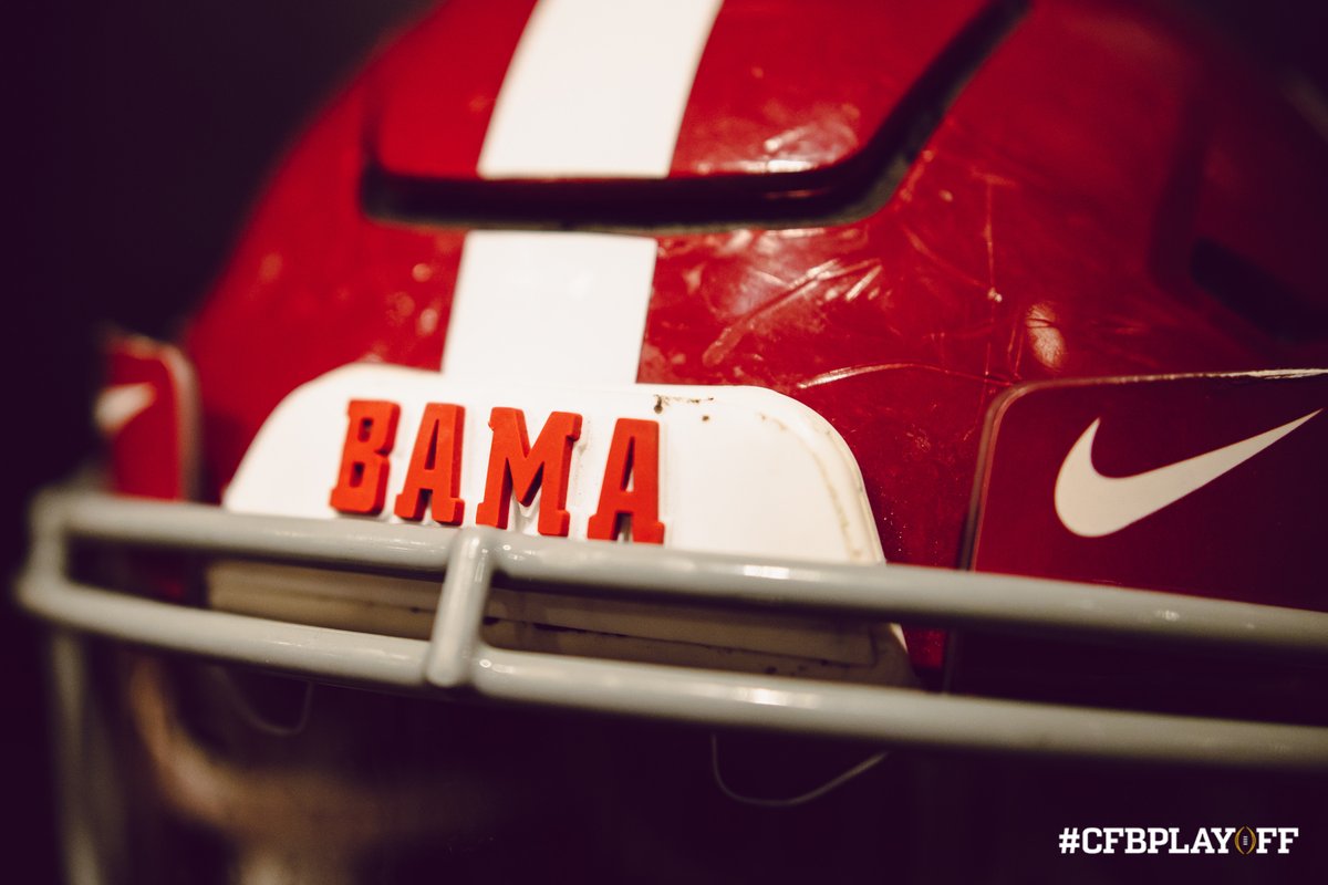 CFBPlayoff's tweet photo. The Crimson Tide rollin’ with these unis tonight. 

@AlabamaFTBL x #RollTide https://t.co/CWykbiYWYI