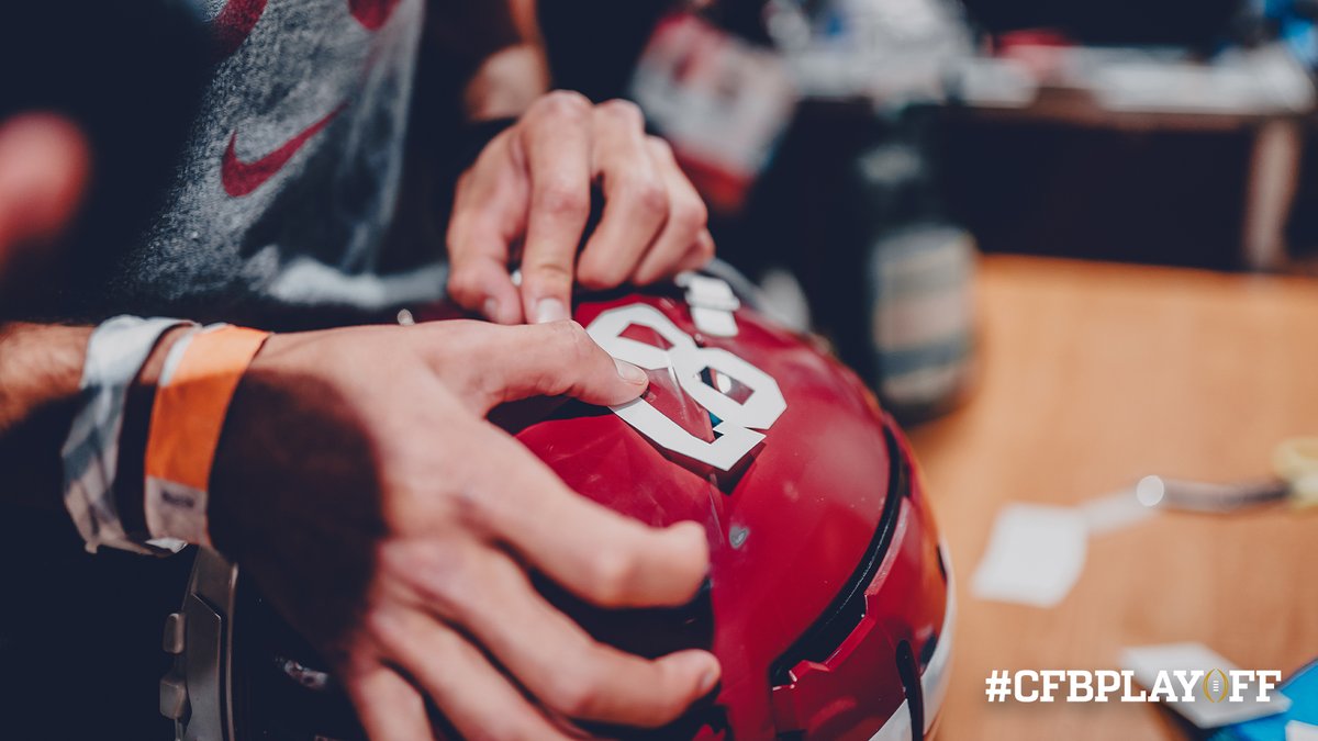 The Crimson Tide rollin’ with these unis tonight. 

<a href="/AlabamaFTBL/">Alabama Football</a> x #RollTide