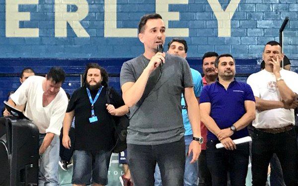 showdetemperley's tweet photo. Martín Vila🎙" Nosotros tenemos que escuchar al socio, cuando la gran mayoría te habla de unidad, es lo que tenemos que lograr entre las 3 listas."

"Soy un convencido que el camino es el que se empezó en el 2012, yo era consciente de lo que se venía cuando descendimos de Primera https://t.co/Tdyb9T9R1F