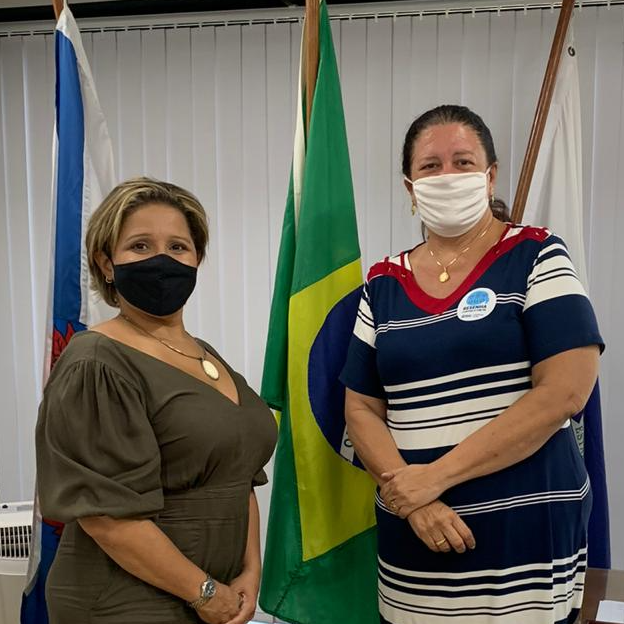 rjlauracarneiro's tweet photo. Mais uma reunião de trabalho hoje, com a presidente da Fundação Leão XIII, Andréia Baptista.
#lauracarneiro #smasdh #assistenciasocial https://t.co/FiXfxQscVt