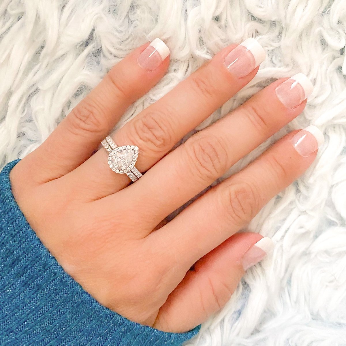 Be honest, how often do you catch yourself staring at your ring? 👀✨ // 📸: <a href="/ocboyslife/">CrazyGoodLife</a>
