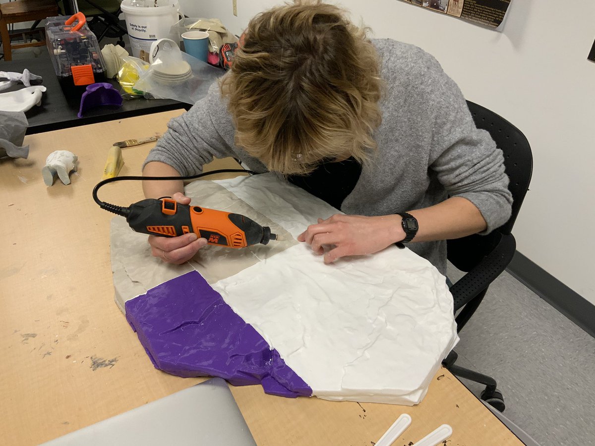 VCLatVCU's tweet image. Lab manager Mason Smith prepares a second Devonian tree fossil replica for the Gilboa Museum #virtualcurationlab