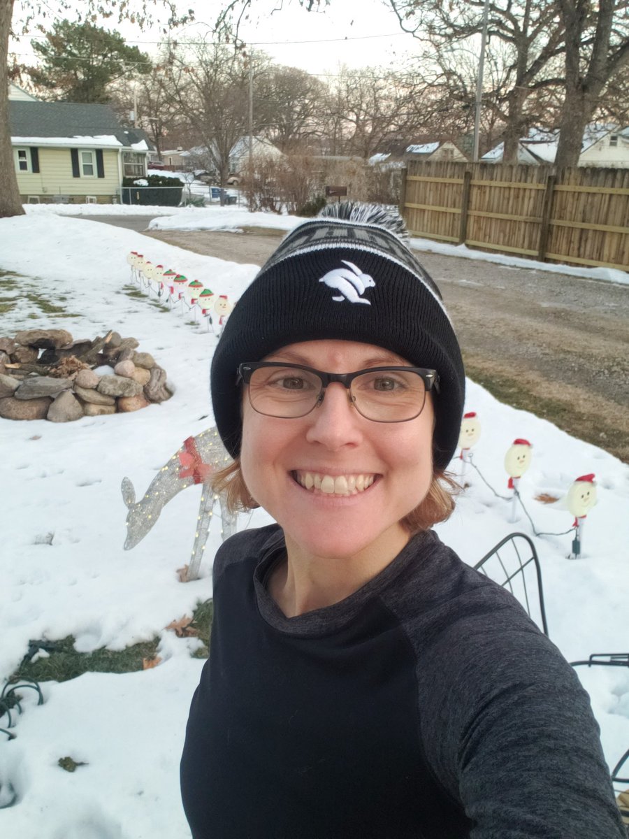 SaraHackbarth's tweet photo. Mild winter weather...very happy runner Felt great today! 
@runinrabbit 

(And, yes, our outside decorations are still up. 😁)
#mastersrunner #teamnuun #PickyAmBADASSador #SoCalTrackClub #HSHIVE #FitnessSports https://t.co/Qt1JBaZqaS