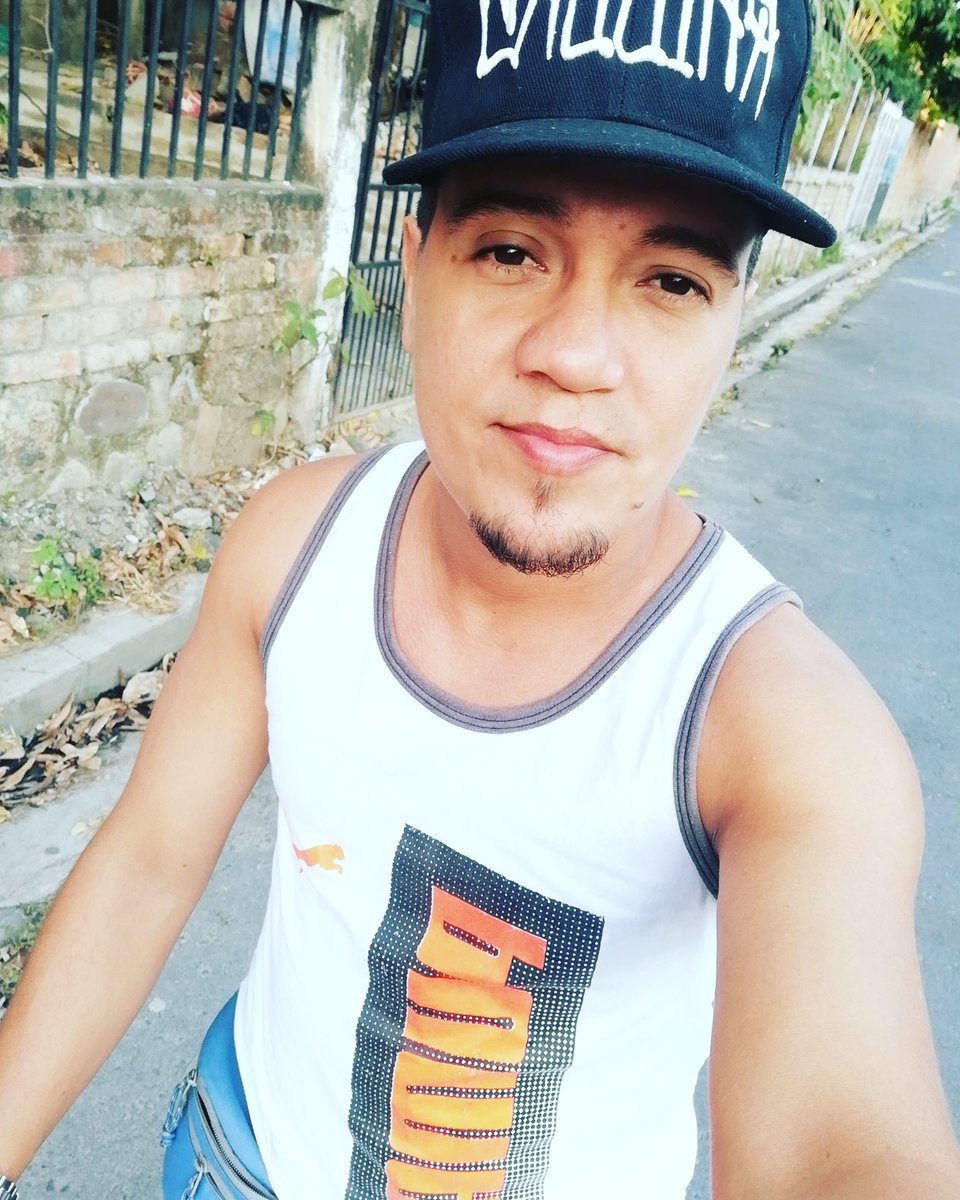LirikoW's tweet photo. Se lucha por sobre vivir,
La sonrisa no se apaga
Al manos que te sientas vacío!!! https://t.co/u8ONBuSUUQ