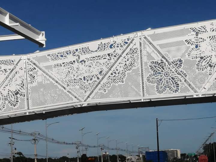 lajabenitez's tweet photo. Como Artesana de Ñandutí les digo que esto parece más esos manteles de plástico que imitan al crochet o bandeja de torta. 
De Ñandutí no tiene nada. https://t.co/R855HvImf6