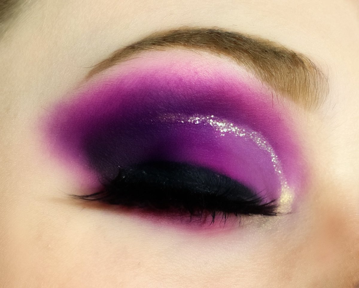jesslipmakeup's tweet photo. @MMMMITCHELL @made Would be a dream! Check out @jesslipmakeup on insta for more looks 🥰🥰 being a newly qualified makeup artist I can’t wait to start taking appointments after lockdown! @MMMMITCHELL @made https://t.co/wxLUfKixMq