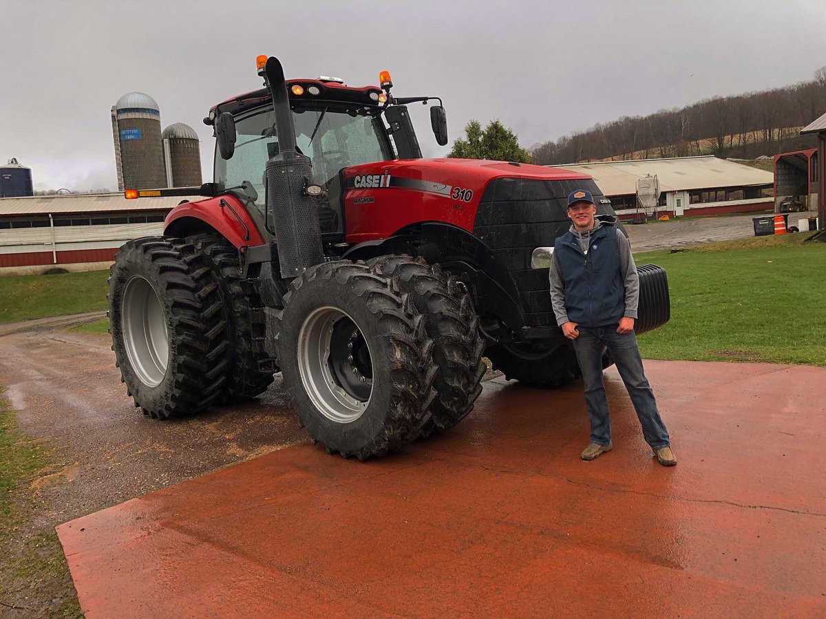 winston_2334's tweet photo. With what I paid in taxes this year, I could pay off my first tractor that I bought this year within 6 years. 

But yes, I’m sure the gov’t values that money more, and spends it more efficiently than a 21 year old trying to start his own venture and business. #TaxesAreTheft https://t.co/jhBfP8cAdw