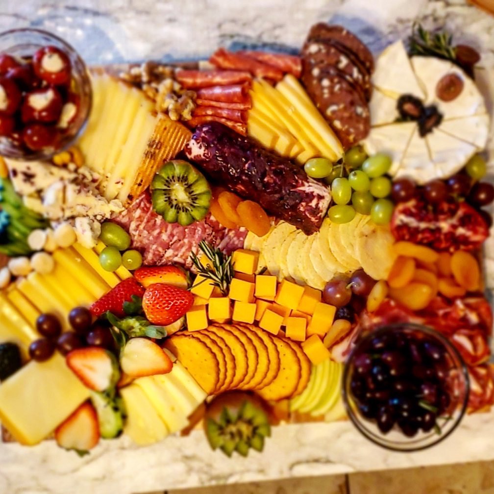 amarithefoodie's tweet photo. I Got A Little Board
Did You Know That There Is A Real System To Creating Charcuterie?
To Actually Balance The Flavors & Combinations Takes Some Thought & Skill. #charcuterieboard #sharkcoochieboard #foodie #blackchef #board #boardcrazy #foodiesofinstagram #givemefood #morefood https://t.co/AdMNbJWK75
