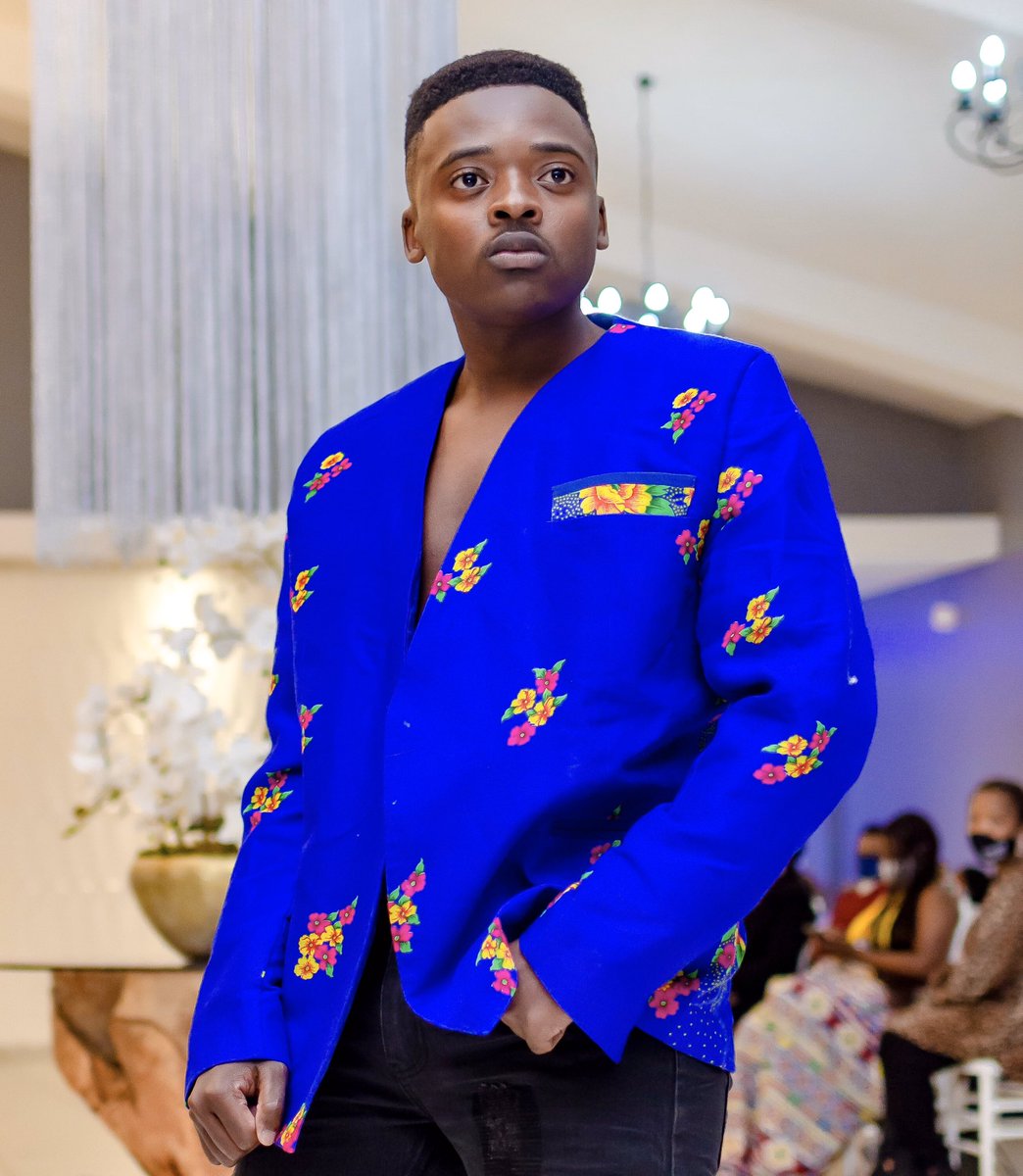 S0IGNEER's tweet photo. Product of 2020 @Thoyas_Fweek . Runway beginnings with a close up for Sag-Nano Tailoring. 📸 : @godgotus_media #thohoyandoufashionweek #tfw2020 #heavenonearth #covidfashionweek https://t.co/1K32ZVA924