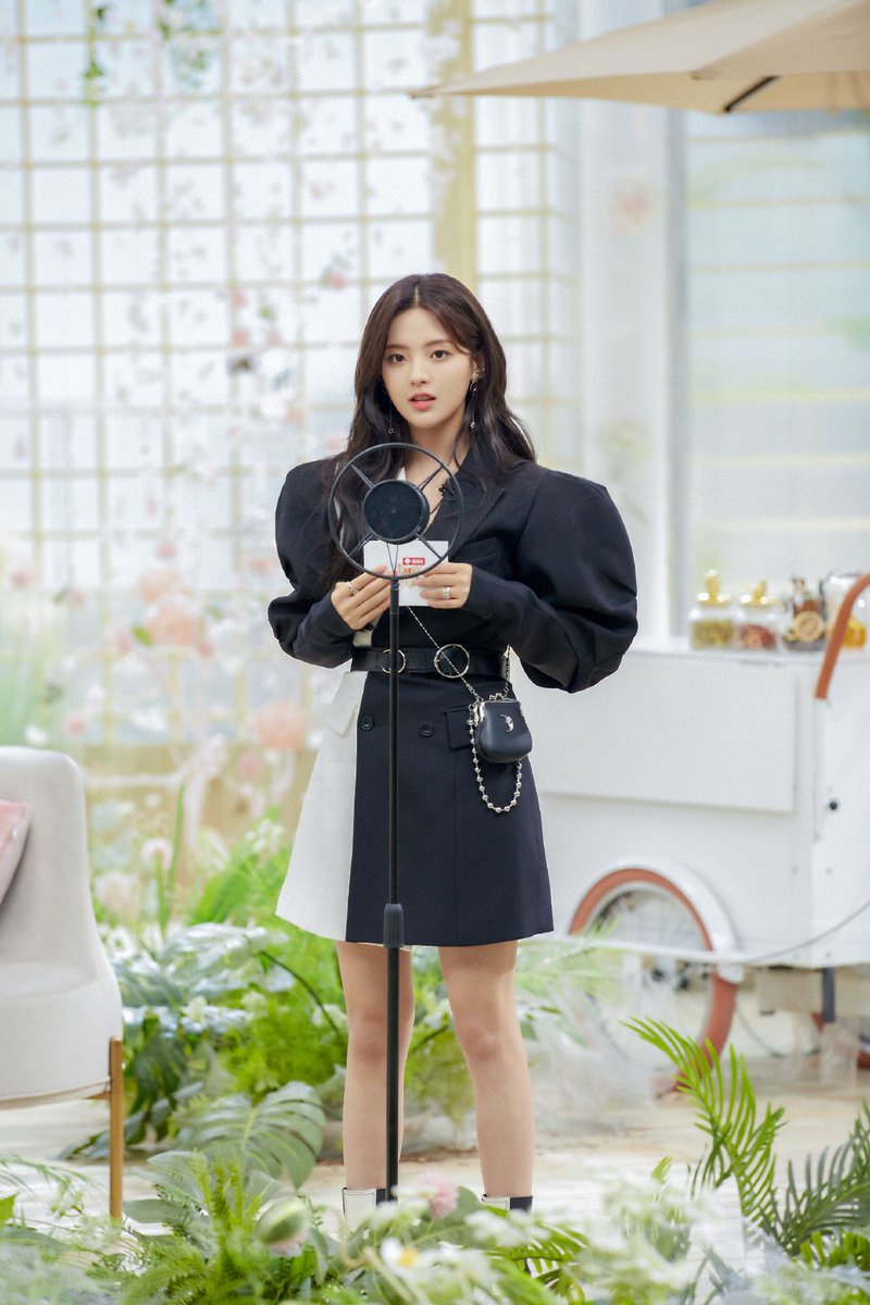 chaoyuefocus's tweet photo. 210111 — YCY studio weibo update for beauty小姐
#杨超越 #火箭少女101 #YangChaoyue #Rocketgirls101 https://t.co/rZ2LvXHmn4