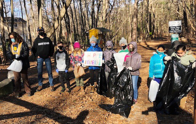 Pam_LathropNA's tweet photo. Community service by grade 5- cleaning up around Haggett’s Pond #cleanriverproject https://t.co/hFRo2pV8x5