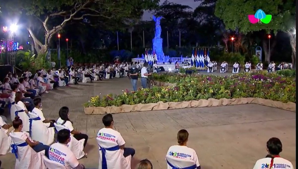 KarlaTorrez88's tweet photo. Viendo el mensaje que el Comandante Daniel Ortega y la Compañera Rosario Murillo, dirige al pueblo nicaragüense ✌❤🖤

#UnidosEnVictorias 
#2021EsperanzasVictoriosas https://t.co/M0xCbQCeTm