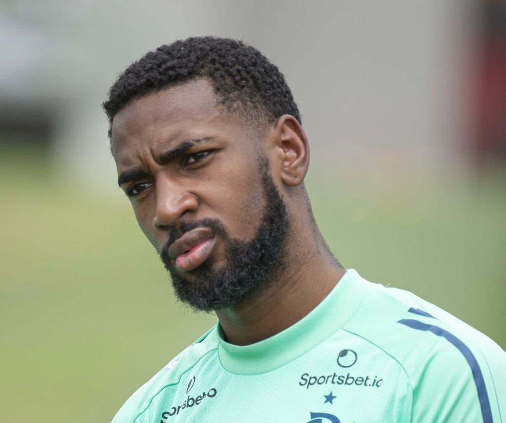 njxbea's tweet image. o gerson, gabigol e arrascaeta vendo o exposed de hoje sem saber o que é G3 #teamG3