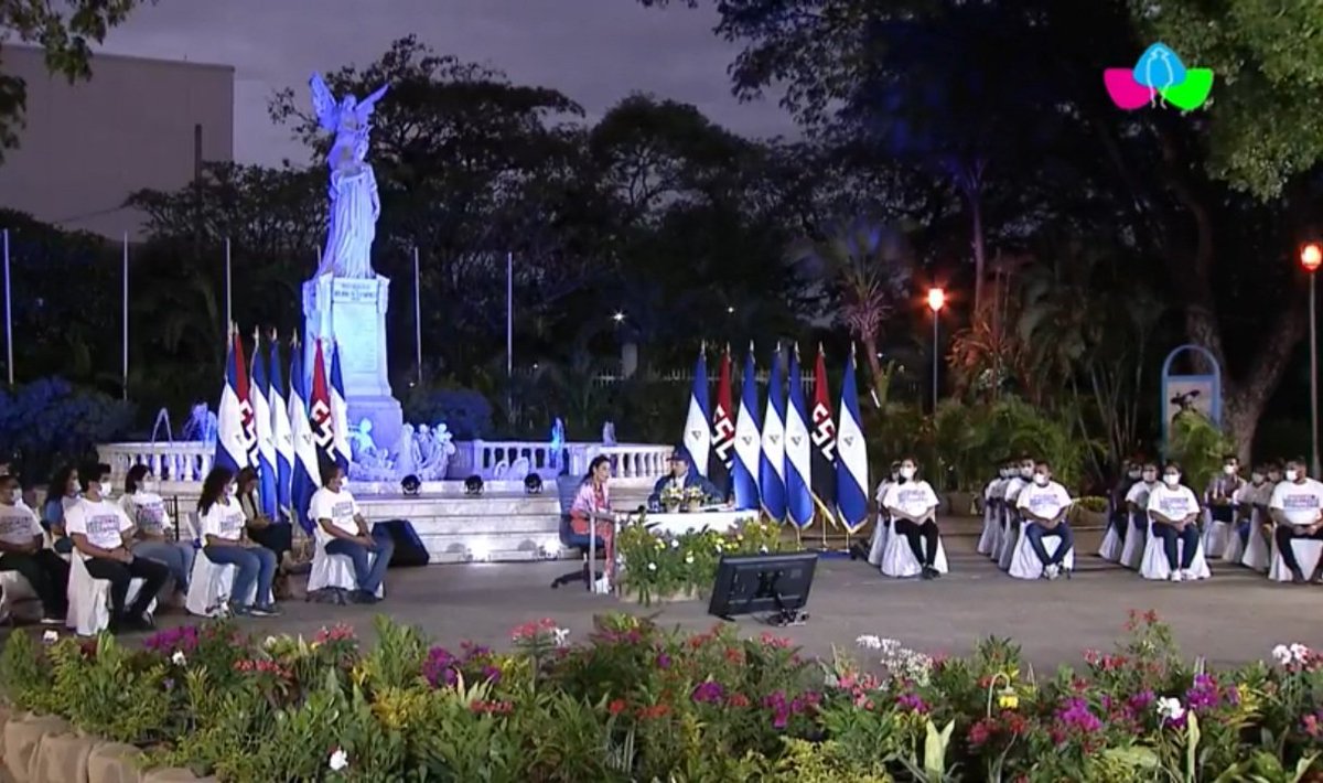 KarlaTorrez88's tweet photo. Viendo el mensaje que el Comandante Daniel Ortega y la Compañera Rosario Murillo, dirige al pueblo nicaragüense ✌❤🖤

#UnidosEnVictorias 
#2021EsperanzasVictoriosas https://t.co/M0xCbQCeTm