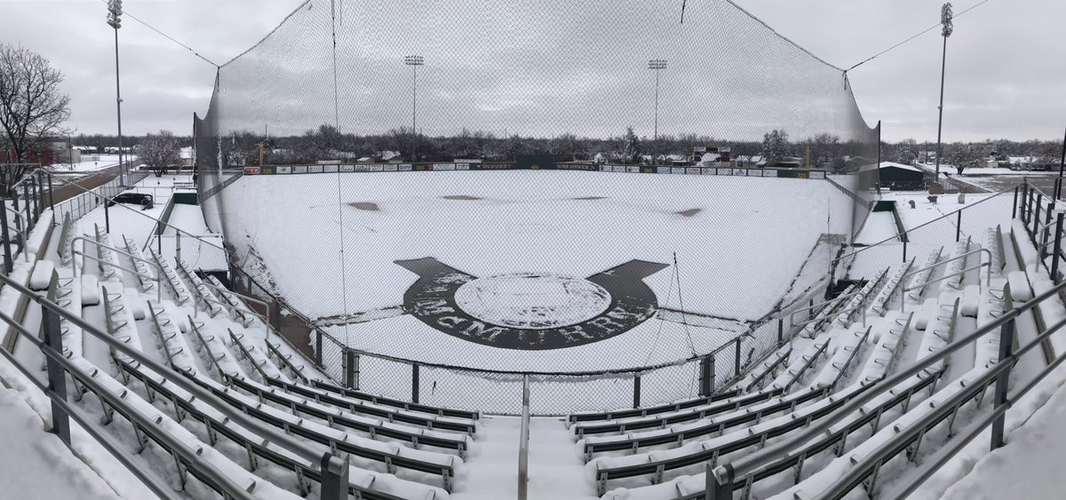 McMurryBaseball's tweet photo. ❄️Snow Action @ Driggers Field!!  Season is getting close!! https://t.co/GlugsggqJ6