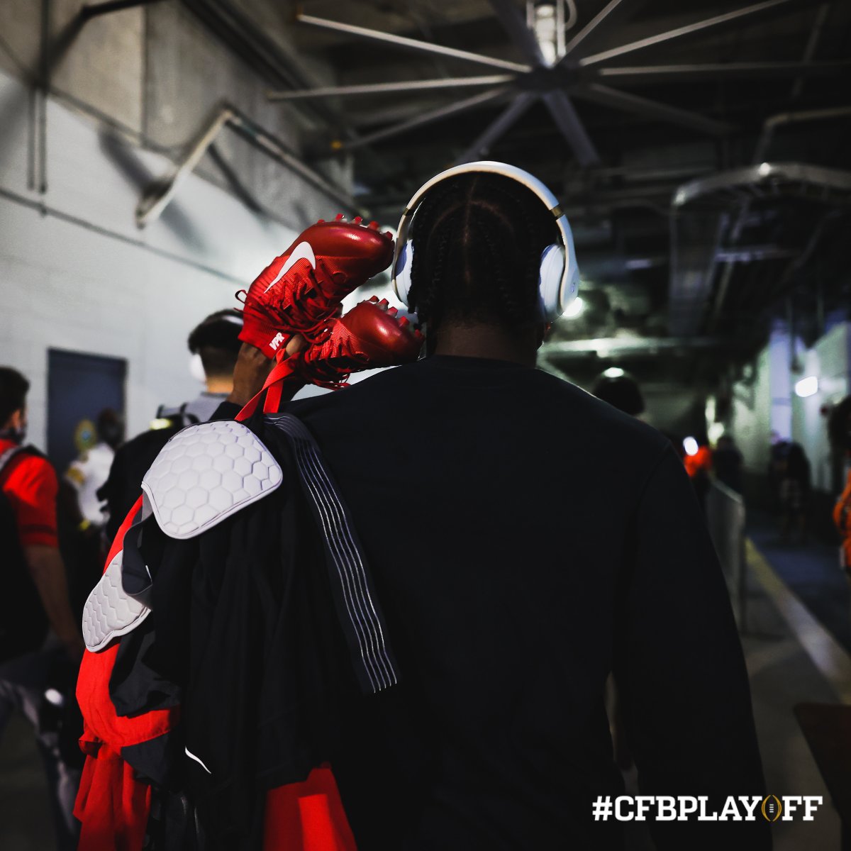 CFBPlayoff's tweet photo. Got the game faces going early. https://t.co/WfMUr7xn51