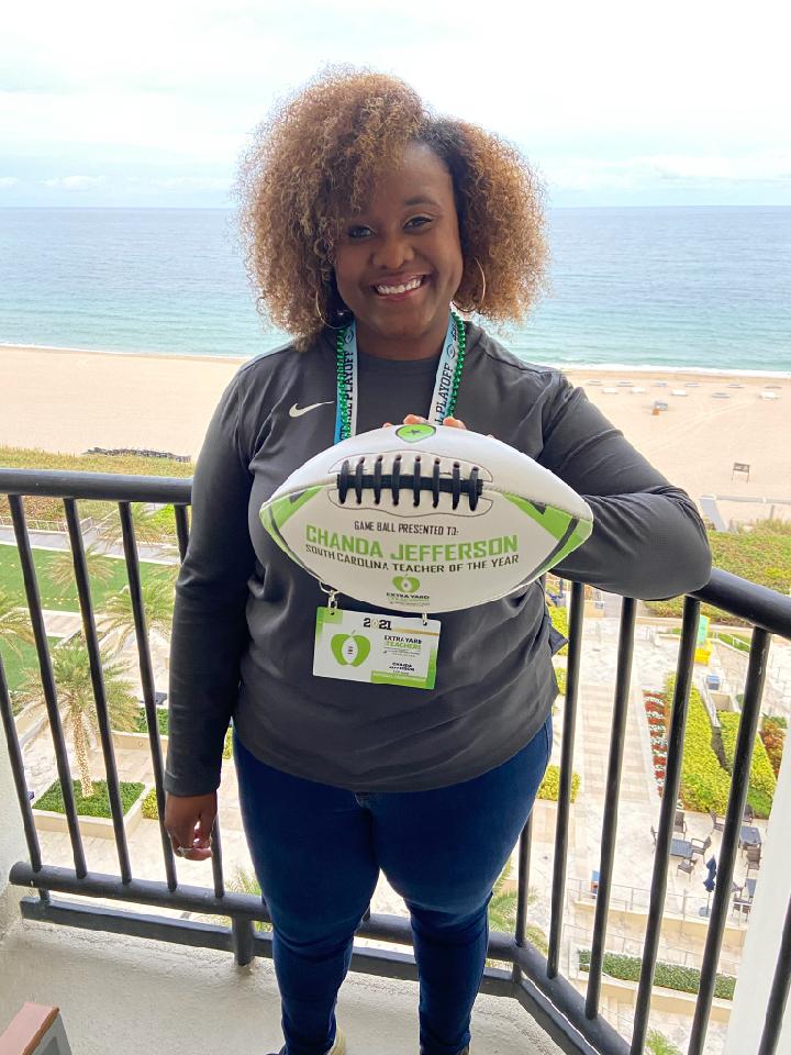 Chanda Jefferson, 2020 SC Teacher of the Year (@TheRealChandaJ) on Twitter photo 12/01/2021 00:15:02 Game time!🏈 #CFBPlayoff #extrayardforteachers Game time!🏈 #CFBPlayoff #extrayardforteachers