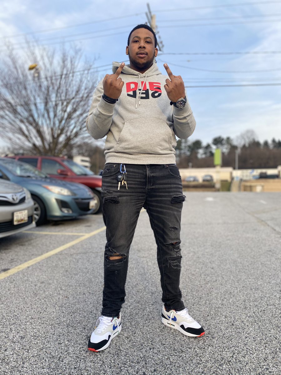 NewMoney_Ockk's tweet photo. Real Nigga Holiday Happy To Me‼️💪🏾🍾 #Freedareal #BagMode⭐️ #21gang https://t.co/oOC0lhbxn1